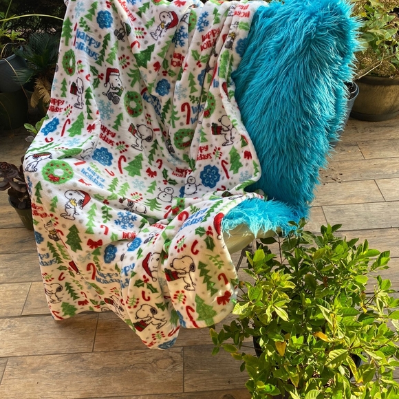 CHRISTMAS Berkshire SNOOPY "Frosty Forest" VelvetSoft Home Throw Blanket Collect - Picture 3 of 4